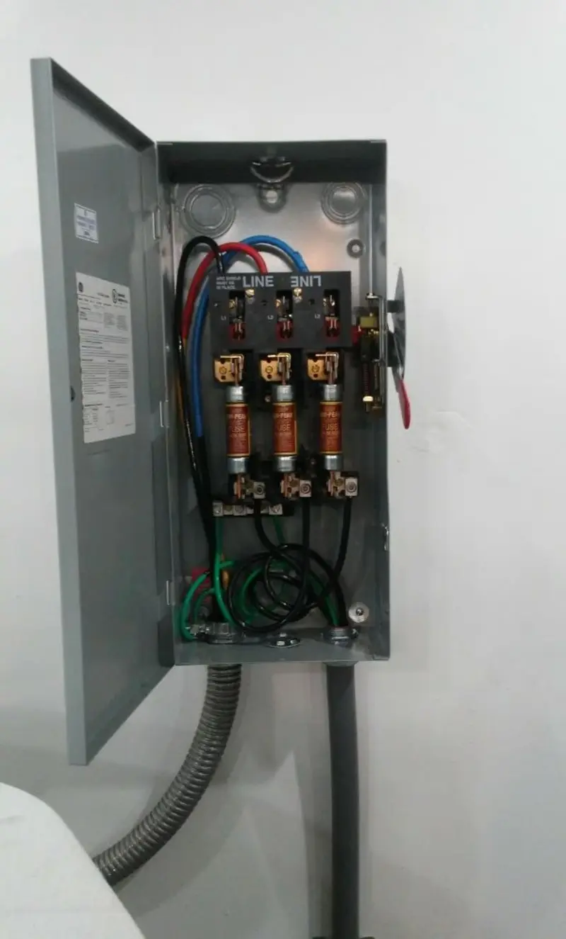 Three-phase disconnect switch installed for Smoke Detector Installation in Warren
